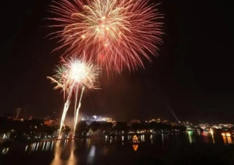 Fireworks to light up Hanoi’s sky on 70th anniversary of Liberation Day